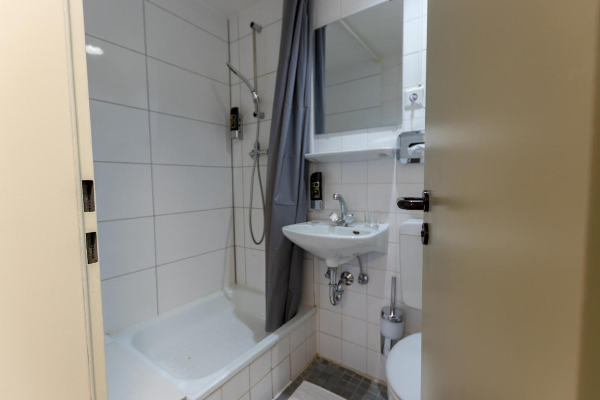 Hotel Doerenkamp Self-Check-In Dusseldorf Bagian luar foto